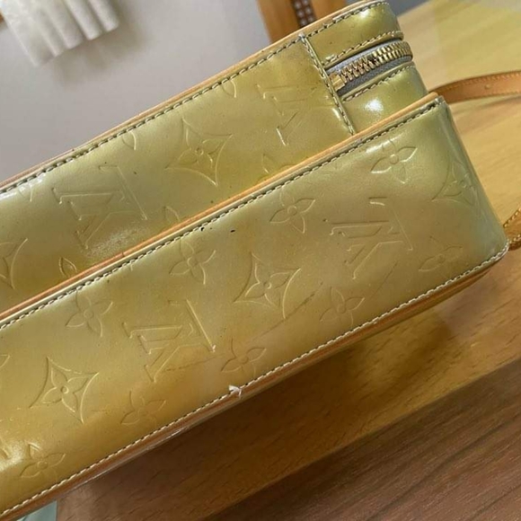 Louis Vuitton - Picture 12 of 17